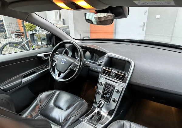 Volvo XC 60 cena 61000 przebieg: 313000, rok produkcji 2014 z Serock małe 137